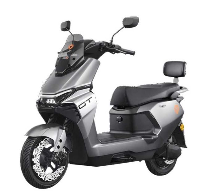 Електричний мопед Yadea GS70 / 8607 (1) двигун 2000W, акум. графеновий 72V/23Ah, переднє колесо: 80/90-12, заднє колесо: 3.00-10, в коробці