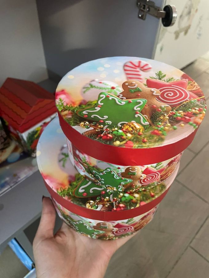 Подарункова кругла коробка